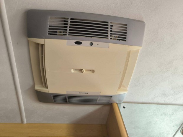 Lakkocsi/ Lakaut Dometic klima !