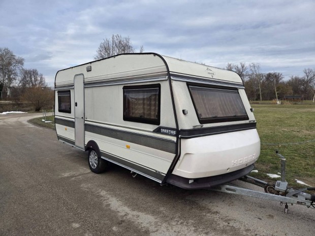 Lak�kocsi, j� �llapot�, 4-5 szem�lyes, a sz�ll�t�s megoldhat�