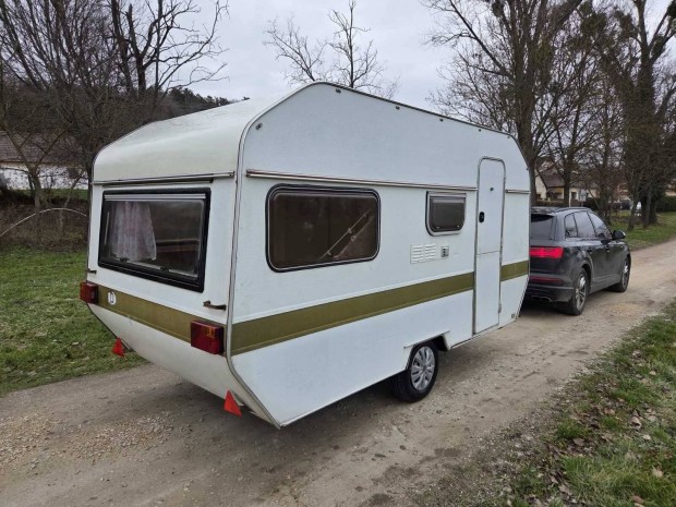 Lak�kocsi, kism�ret�, a sz�ll�t�s megoldhat�