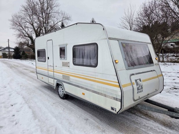 Lak�kocsi, sz�p �llapot�, 1200kg, forgalomba helyezhet�