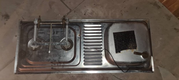 Lak�kocsi alkatr�szek elad�