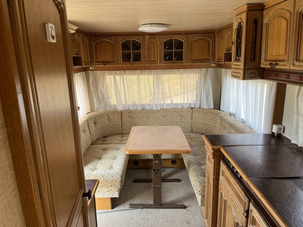 Lakkocsi be zs mentes