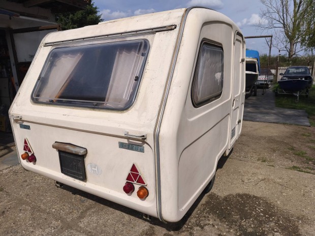 Lak�kocsi elad�!