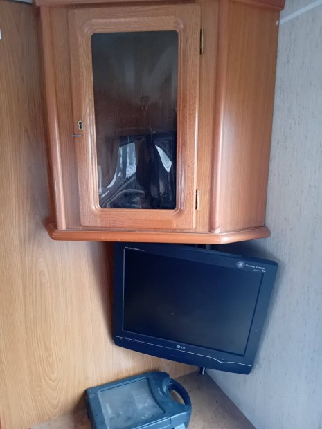 Lakkocsi elad!