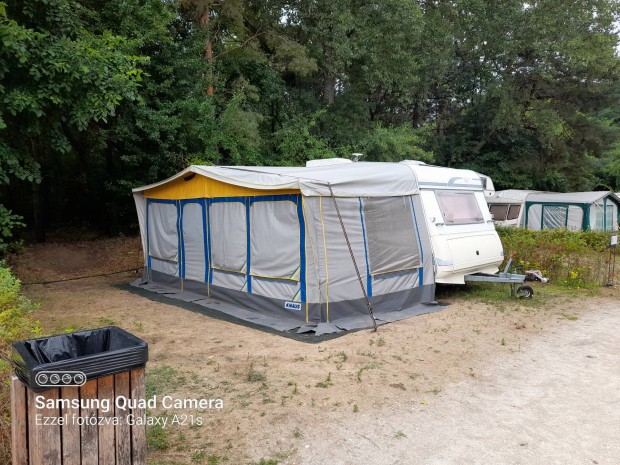 Lakókocsi elősátor