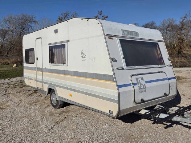 Lak�kocsi el�s�torral, + v�ztart�ly, bojler, �rv�nyes n�met m�szaki