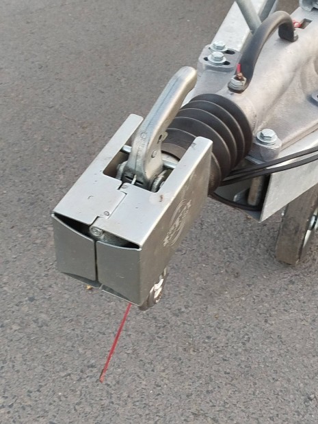 Lak�kocsi �s lak�aut� mank� l�b �s r�z z�r .