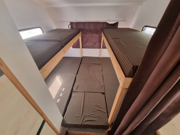 Lak�kocsi forgalomba helyezhet�, 8szem�lyes Ausztri�b�l