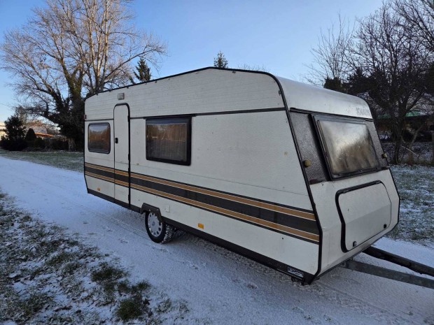 Lak�kocsi j� �llapotban, a sz�ll�t�s megoldhat�