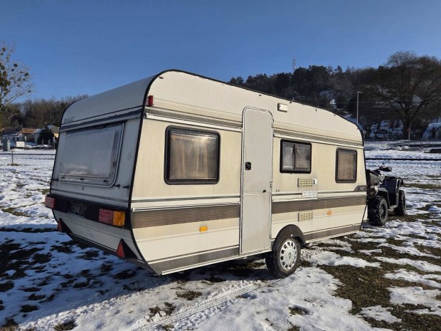 Lak�kocsi j� �llapotban telep�t�sre, a sz�ll�t�sban tudok seg�teni