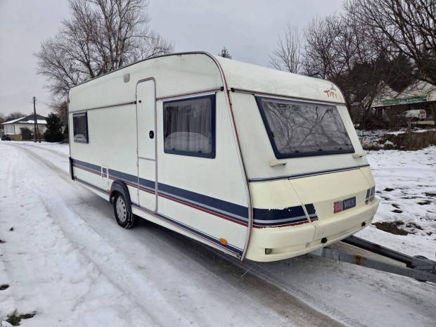 Lak�kocsi j� �llapot�, 1500kg, 1999-es �vj�rat, pap�rozhat�