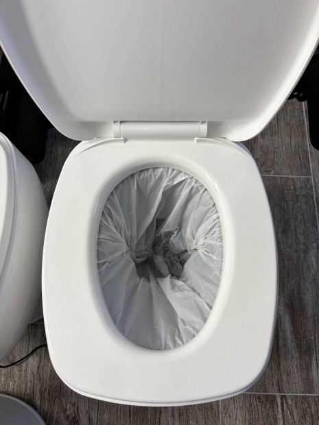 Lakkocsi lakaut flis wc flia
