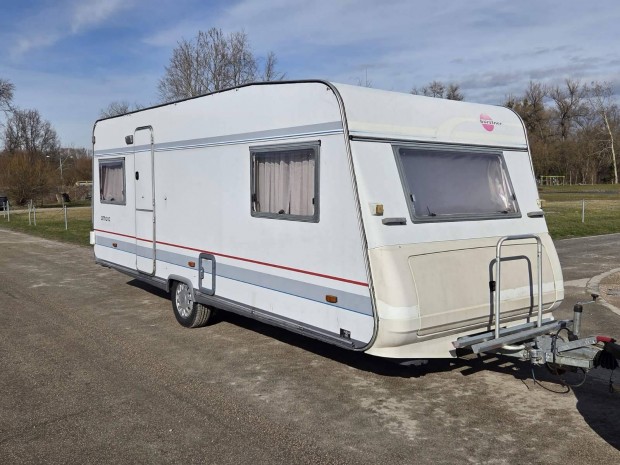 Lak�kocsi nagyon j� �llapot�, 1996os, 1350kg, forgalomba helyezhet�