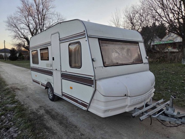 Lak�kocsi nagyon j� �llapot�, 4-5 szem�lyes, telep�t�sre