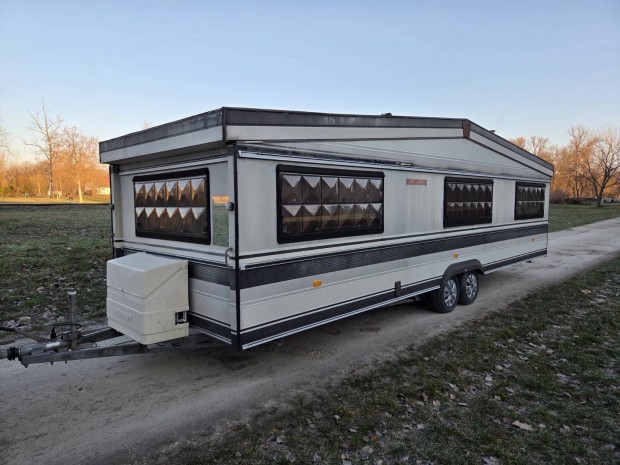 Lak�kocsi nagyon sz�p �llapot, 5-6 szem�lyes, a sz�llit�s megoldhat�