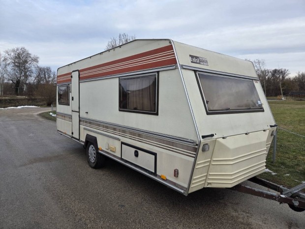 Lak�kocsi norm�lis �llapot�, a sz�ll�t�s megoldhat�