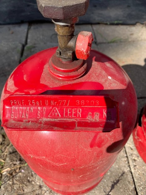 Lak�kocsi palack elad�