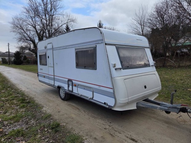 Lak�kocsi sz�p �llapot�, 1300 kg, 1996-os, kinti okm�nyai megvannak