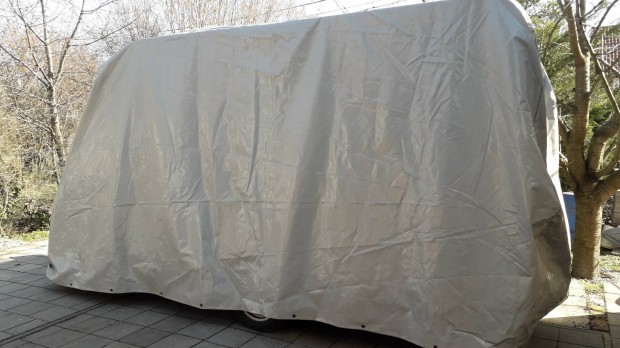 Lakkocsi takarponyva.