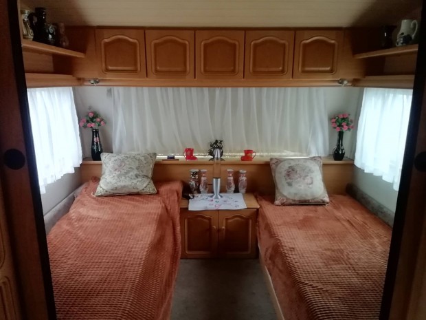 Lak�kocsi telep�t�s elad�. (1050000 Ft.) 