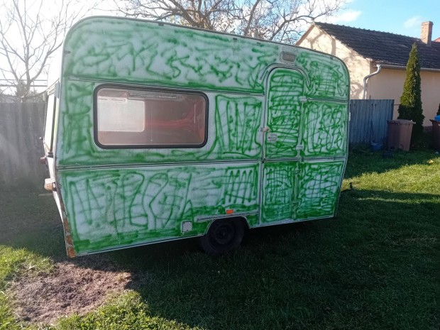 Lakokocsi telepitsre