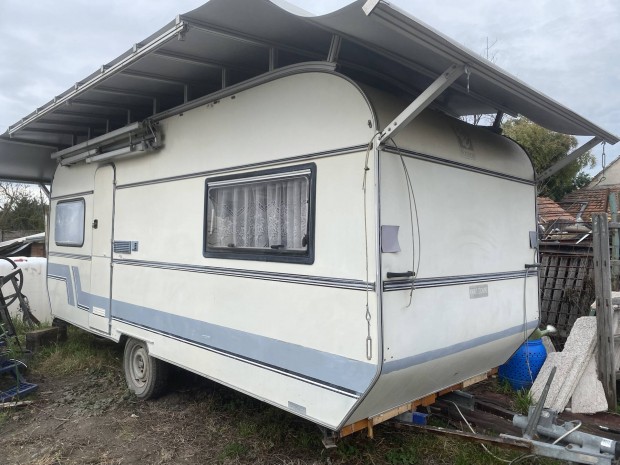 Lak�kocsi telep�t�sre