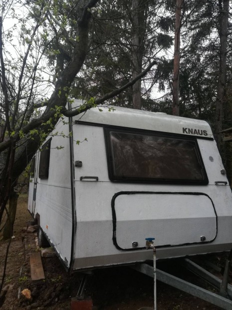 Lakkocsi teleptsre