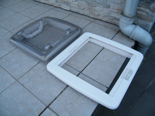 Lakkocsi tetablak elad