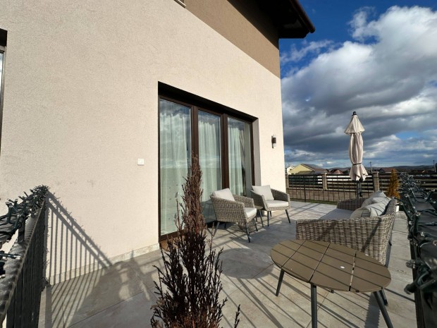 Lak�parki csal�di h�z, V�cr�t�t, 113nm, 4 szoba, 359nm telek