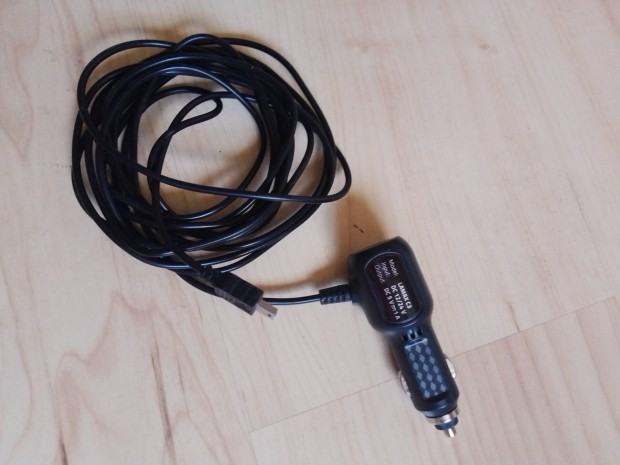 Lamax C3 12-24V mini usb szivargyjt tlt 