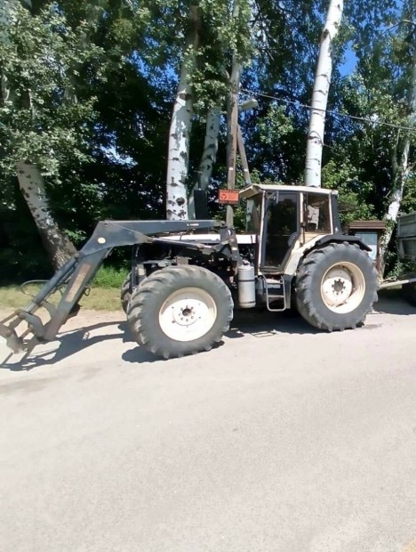 Lamborghini 1106 traktor homlokrakodval