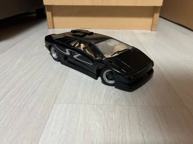 Lamborghini Diablo SV (1/18 mretarny modell)