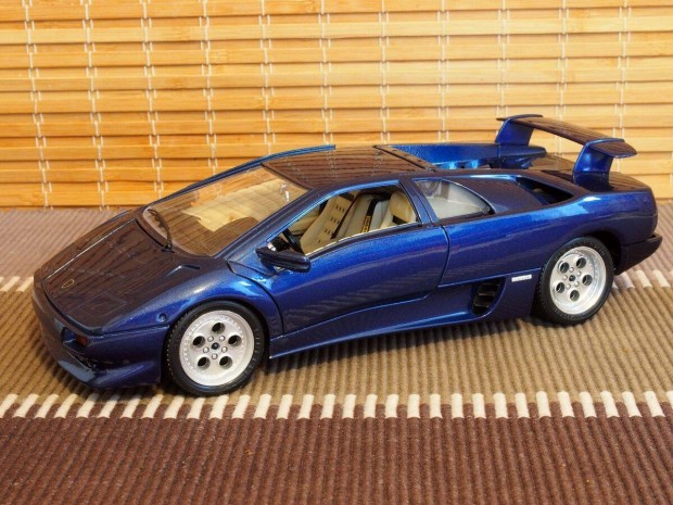 Lamborghini Diablo (1990) modellaut 1:18