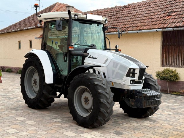 Lamborghini Strike 105.4 T4i traktor