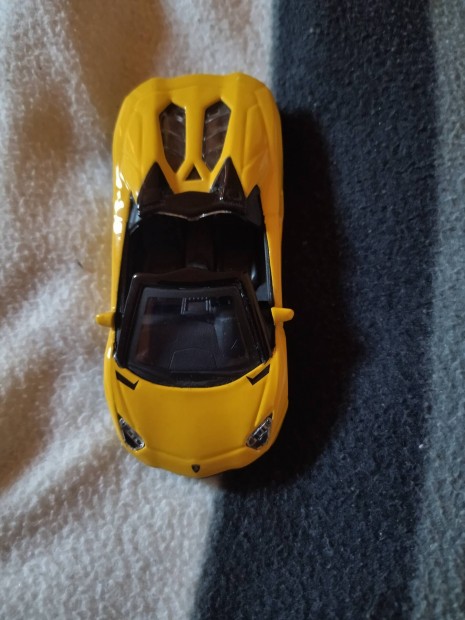 Lamborghini aventador kisaut 1:43