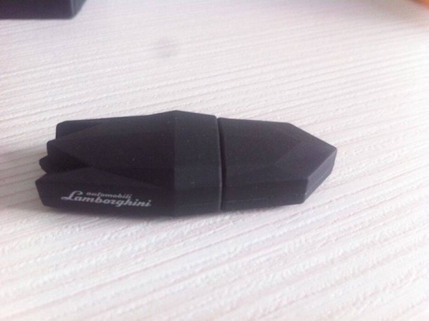 Lamborghini egyedi formj USB pendrive