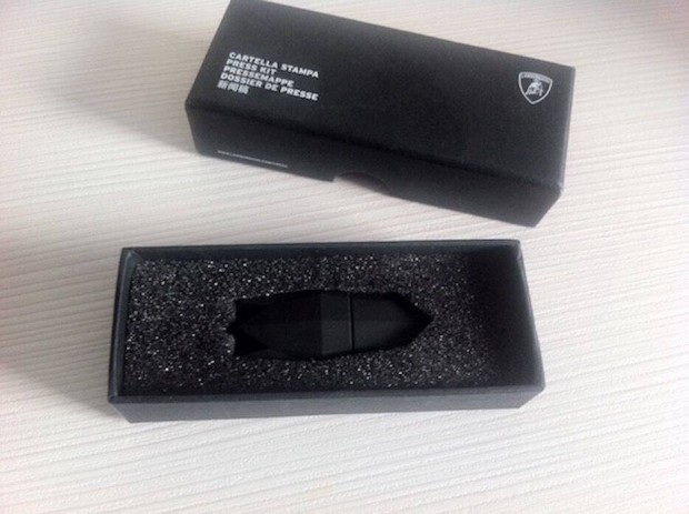 Lamborghini egyedi formj USB pendrive