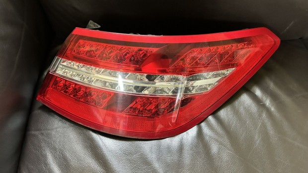 Lmpa hts kls w207 jobb A2078200264 elad