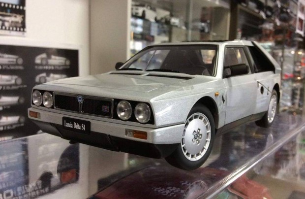 Lancia Delta S4 1985 1:18 1/18 Autoart Signature 74772