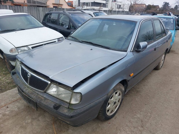 Lancia Delta karossz�ria elemei