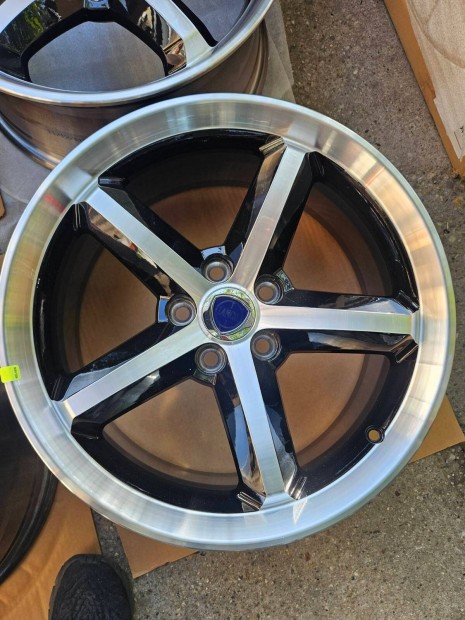 Lancia Thema gyri j 18" 5x115 alufelni garnitra, Chrysler 300C