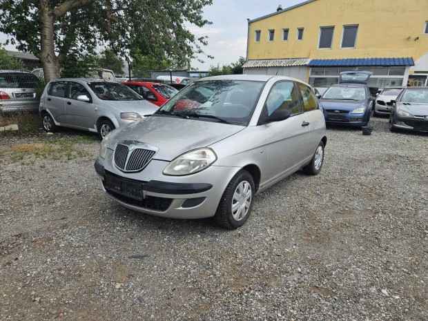 Lancia Ypsilon 1.2 16V Oro j forgalombahelyez...