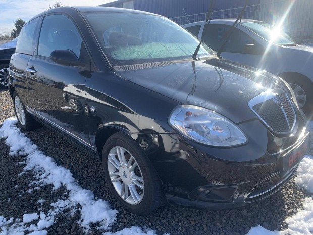 Lancia Ypsilon 1.2 8V Argento