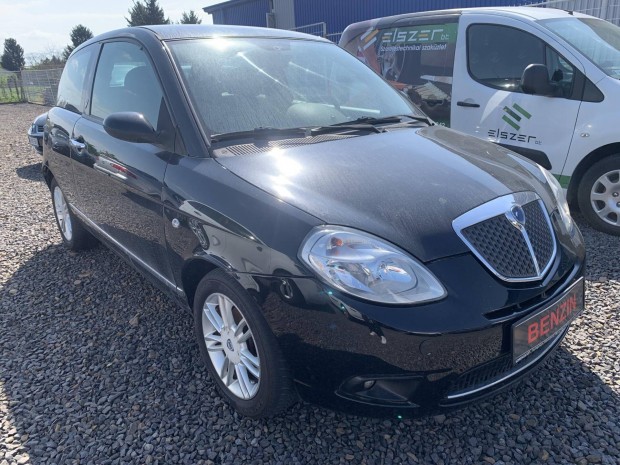 Lancia Ypsilon 1.2 8V Argento