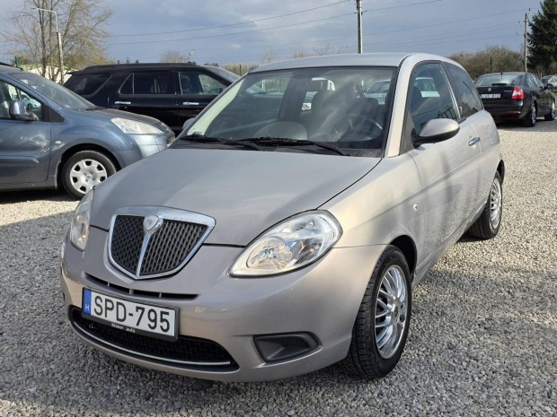 Lancia Ypsilon 1.2 8V Argento