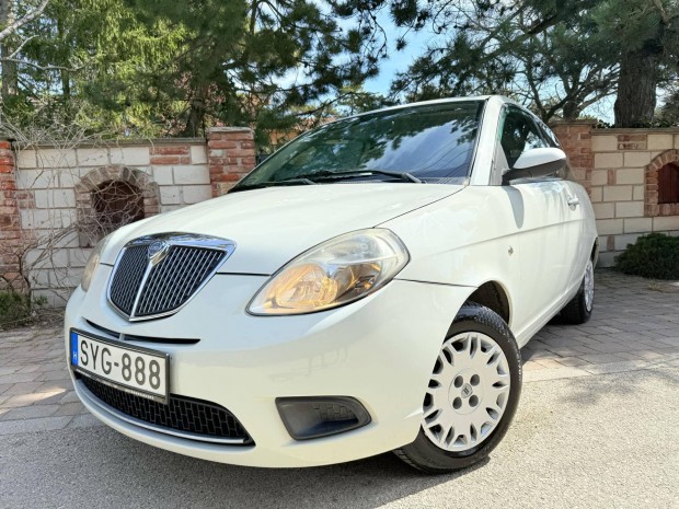 Lancia Ypsilon 1.2 8V Argento