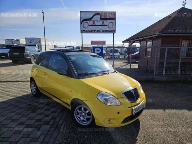 Lancia Ypsilon 1.4 16V Sport Momo Design �vegte...