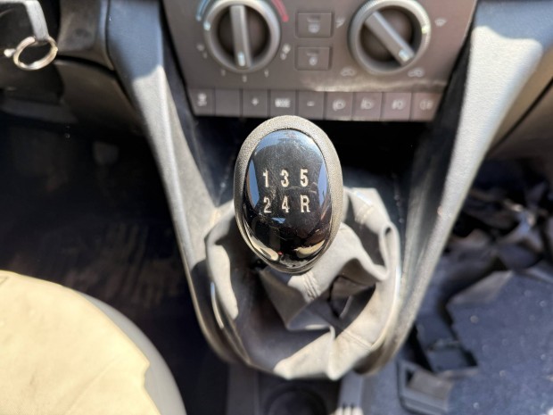 Lancia Ypsilon (3 ajtós) 1.2B váltó kulissza