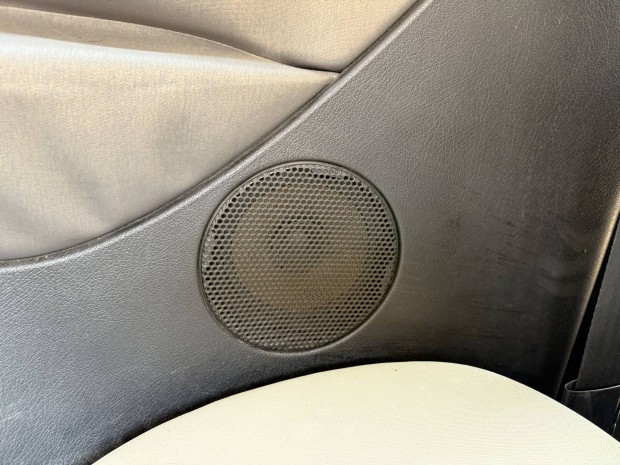Lancia Ypsilon (3 ajtós) 1.2 B bal hátsó hangszóró
