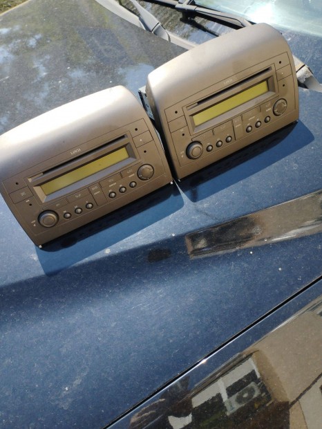 Lancia Ypsilon gyári rádió kóddal